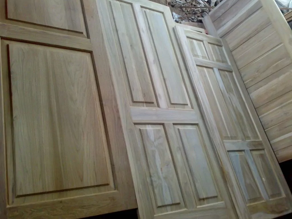 Pintu kayu jati minimalis