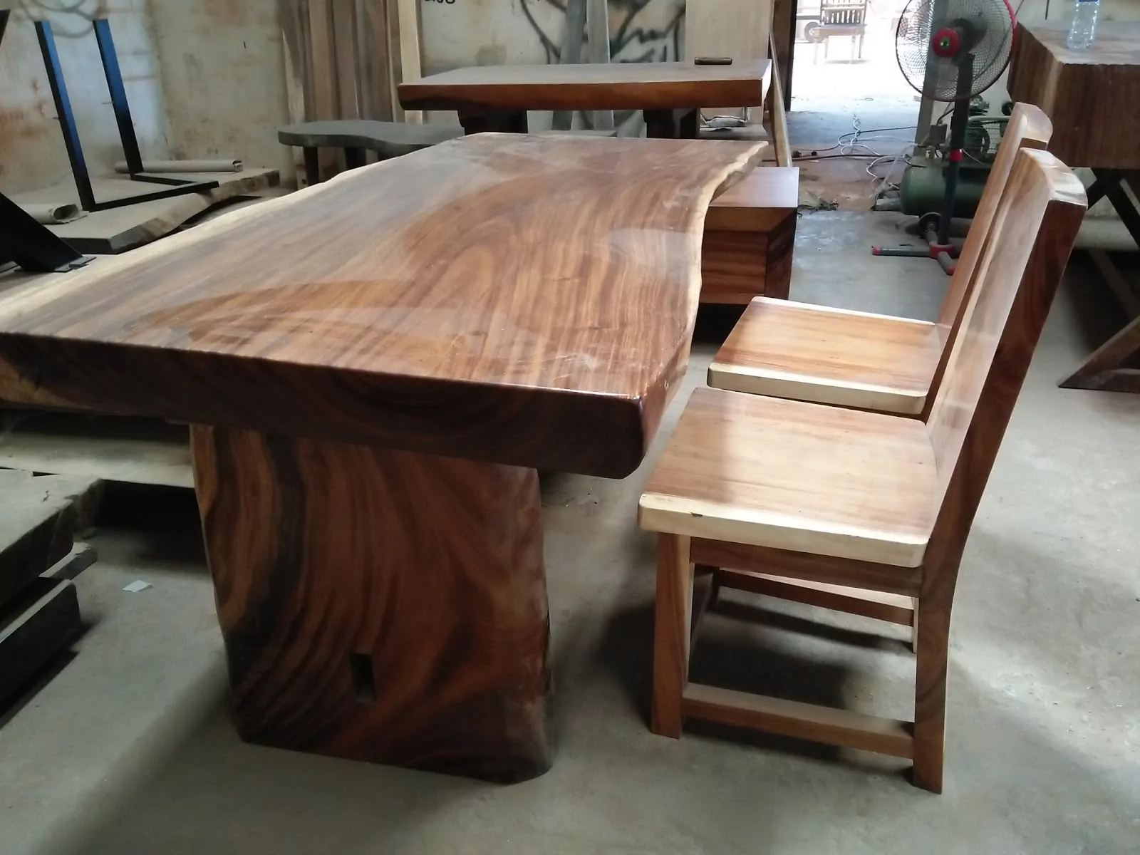 Jasa pembuatan meja kayu